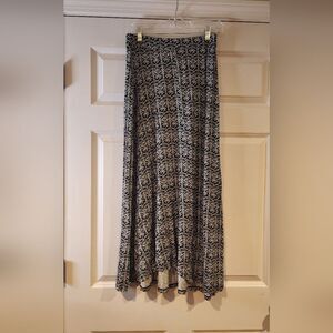 Per Se stretchy black and white Aztec patterned maxi skirt S